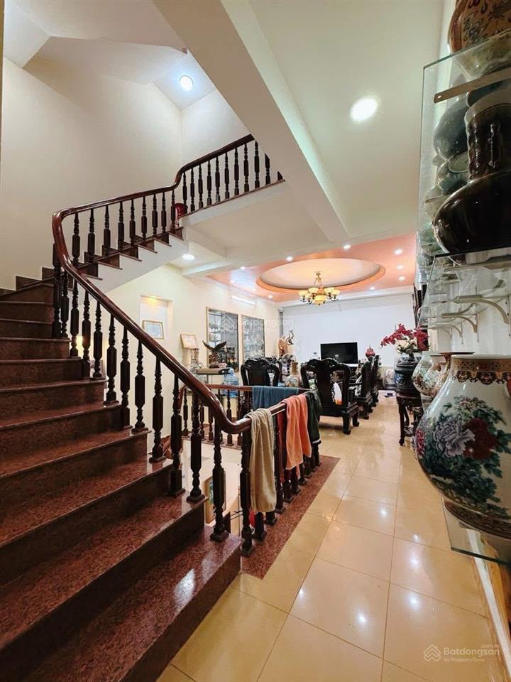 Ô tô đỗ cửa phố 8/3 40m2 x 5t giá 7.6 tỷ sổ cc kd 2 thoáng nhà đẹp dân xây ở ngay