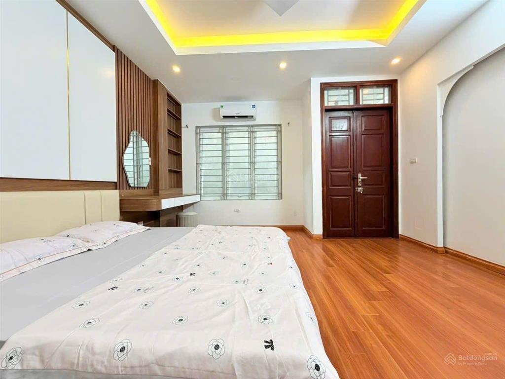 Ô tô đỗ cổng phố giáp bát 45m2 x 5t, giá nhỉnh 8 tỷ nhà đẹp 2 thoáng kd, sổ cc có tl