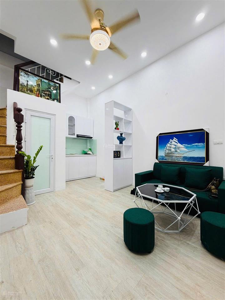 Sát phố hồng mai, diện tích 30m2 * 4 tầng giá chỉ 3,65 tỷ giấy tờ chuẩn mbvb 2 thoáng ko qh