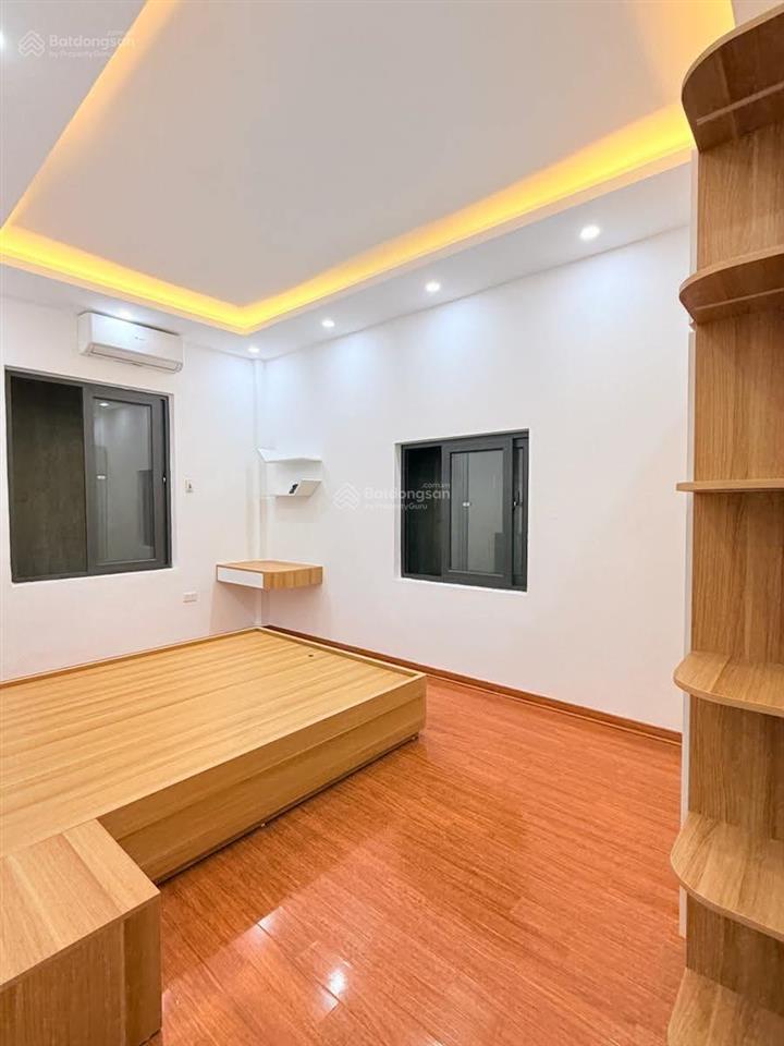 Tin thật! nhà lô góc nguyễn chính, ngõ ba gác tránh, 3 p ngủ full nội thất, sđcc, không quy hoạch