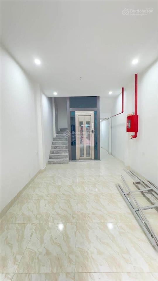 Ô tô đỗ phố minh khai 70m2 x7t thang máy dt 100 triệu/ tháng đủ pccc, gpxd, 15p, sổ cc, có tl ko qh