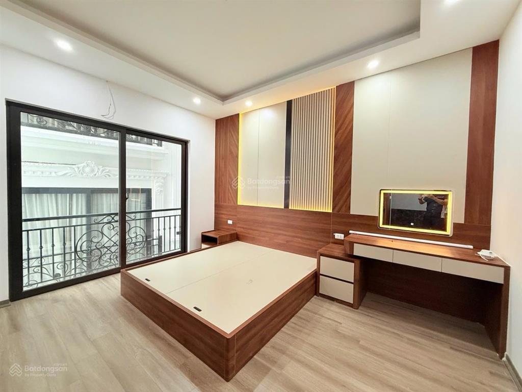 Ô tô đỗ cửa phố trần khát chân 48,8m2 x5t thang máy nhập khẩu 2 tháng kd sổ đỏ cc có tl bao qh