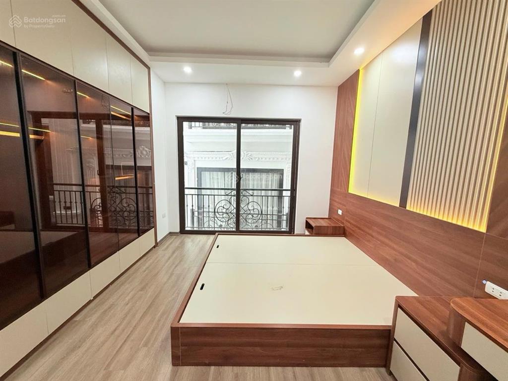 Ô tô đỗ cửa phố trần khát chân 48,8m2 x5t thang máy nhập khẩu 2 tháng kd sổ đỏ cc có tl bao qh