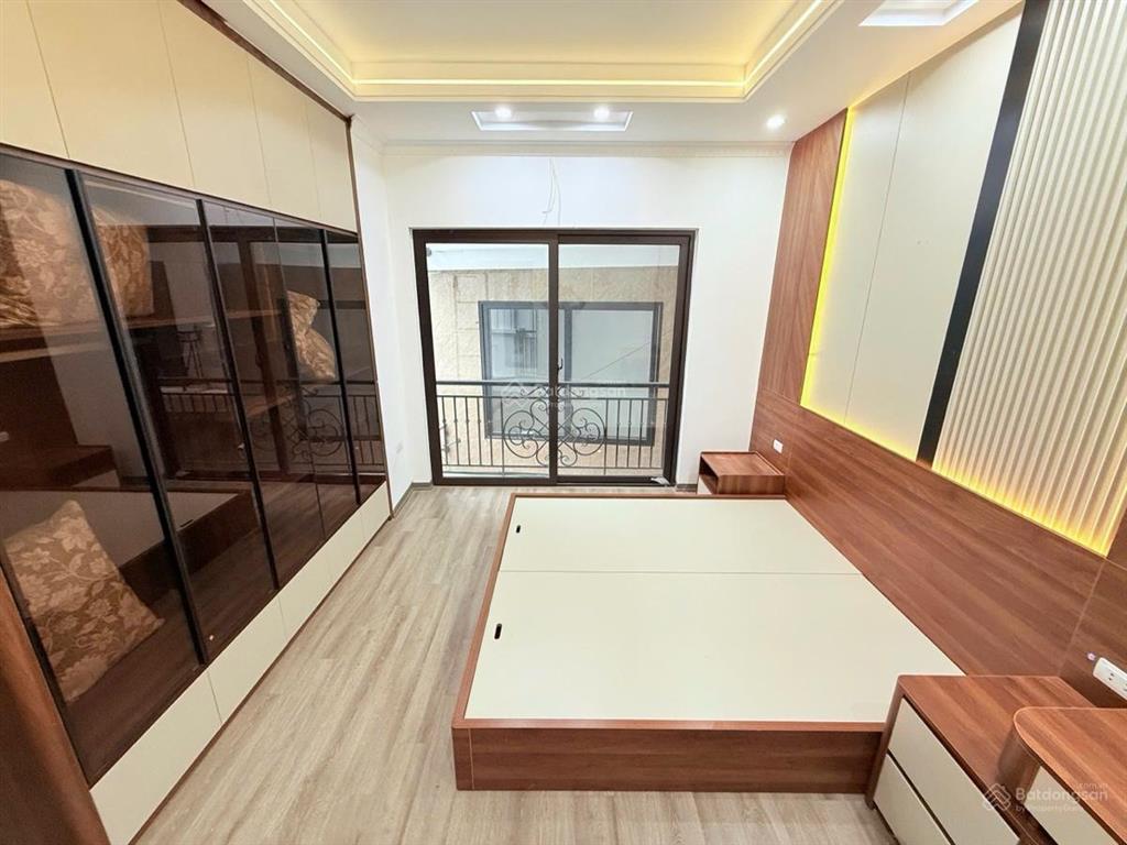 Ô tô đỗ cửa phố trần khát chân 48,8m2 x5t thang máy nhập khẩu 2 tháng kd sổ đỏ cc có tl bao qh