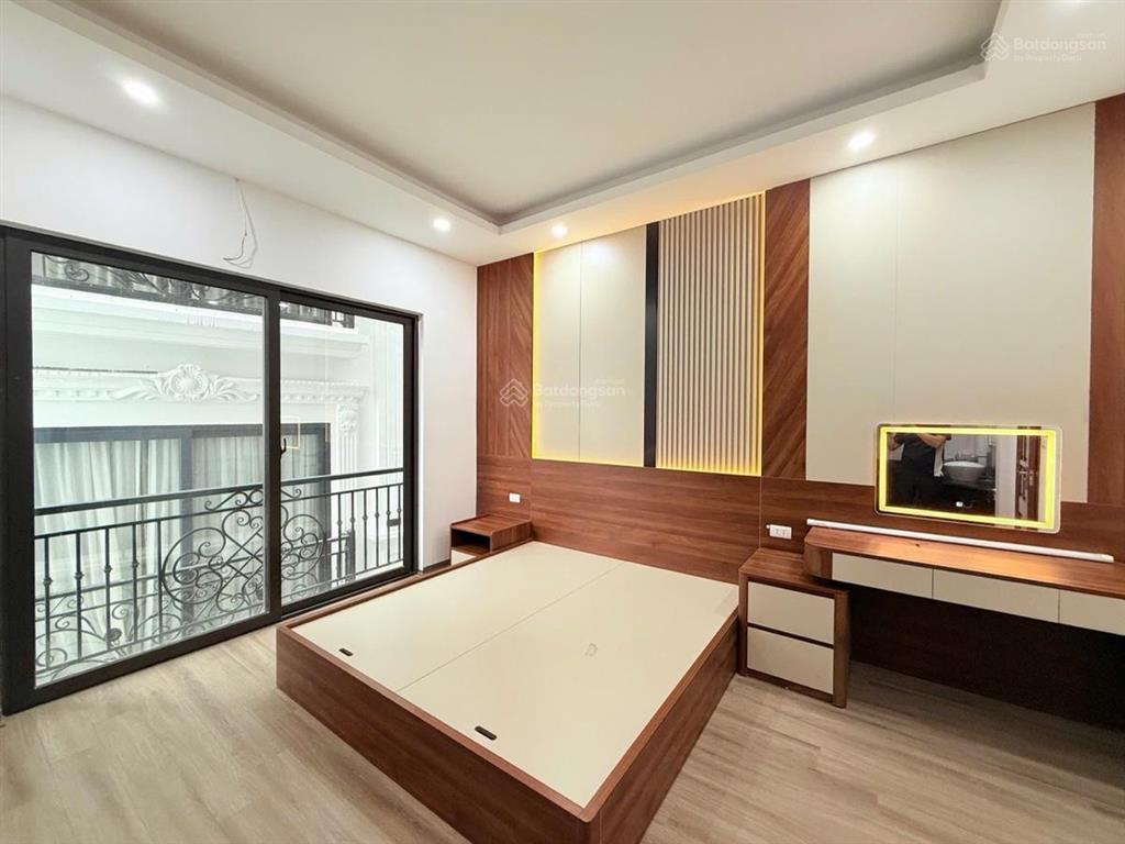 Ô tô đỗ cửa phố trần khát chân 48,8m2 x5t thang máy nhập khẩu 2 tháng kd sổ đỏ cc có tl bao qh