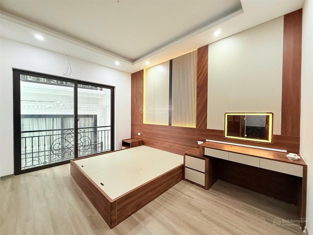 Ô tô đỗ cửa phố trần khát chân 48,8m2 x5t thang máy nhập khẩu 2 tháng kd sổ đỏ cc có tl bao qh