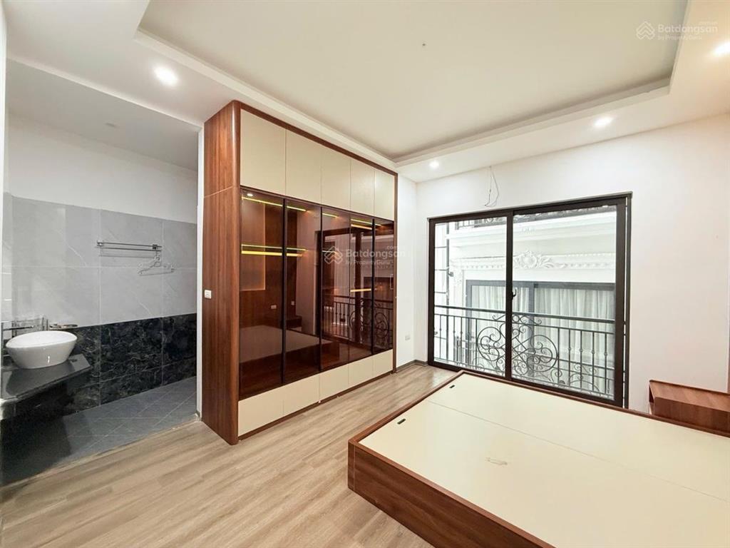 Ô tô đỗ cửa phố trần khát chân 48,8m2 x5t thang máy nhập khẩu 2 tháng kd sổ đỏ cc có tl bao qh
