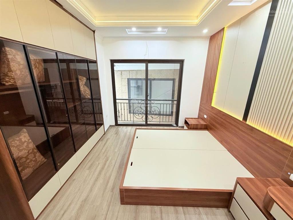 Ô tô đỗ cửa phố trần khát chân 48,8m2 x5t thang máy nhập khẩu 2 tháng kd sổ đỏ cc có tl bao qh