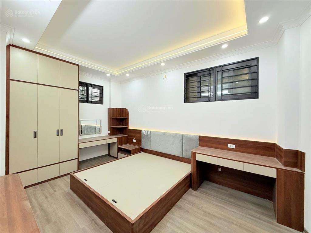 Ô tô đỗ cửa phố trần khát chân 48,8m2 x5t thang máy nhập khẩu 2 tháng kd sổ đỏ cc có tl bao qh