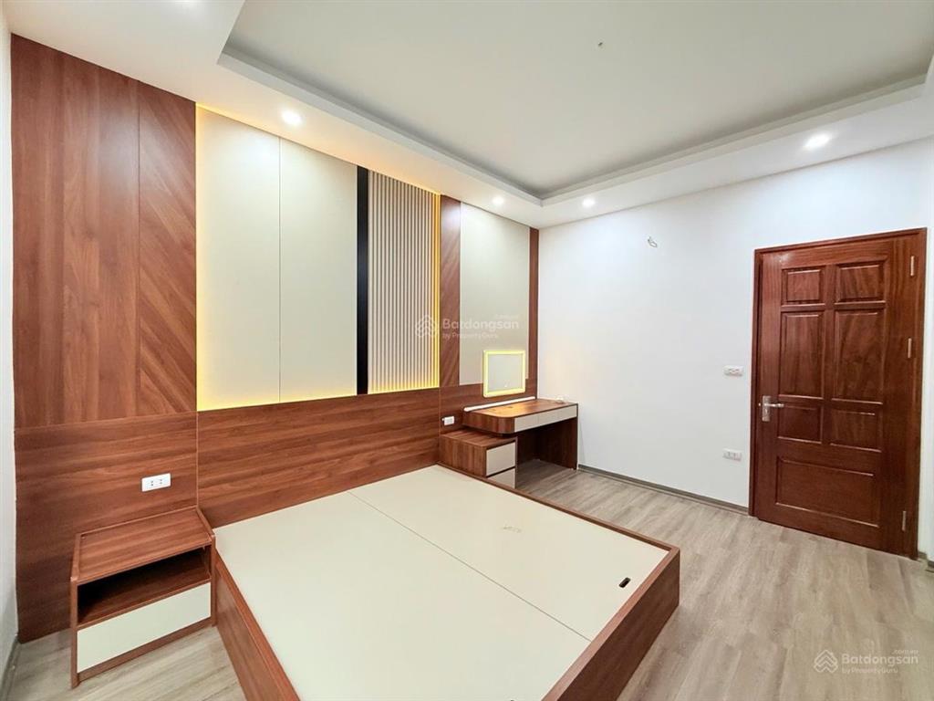 Ô tô đỗ cửa phố trần khát chân 48,8m2 x5t thang máy nhập khẩu 2 tháng kd sổ đỏ cc có tl bao qh