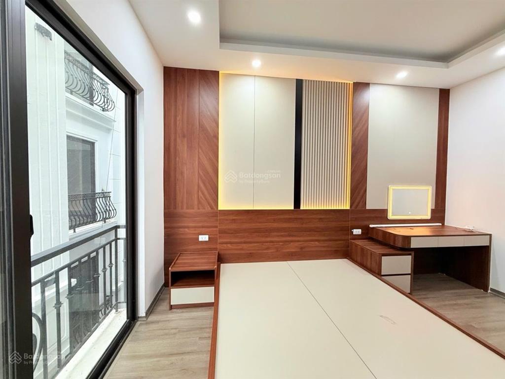 Ô tô đỗ cửa phố trần khát chân 48,8m2 x5t thang máy nhập khẩu 2 tháng kd sổ đỏ cc có tl bao qh