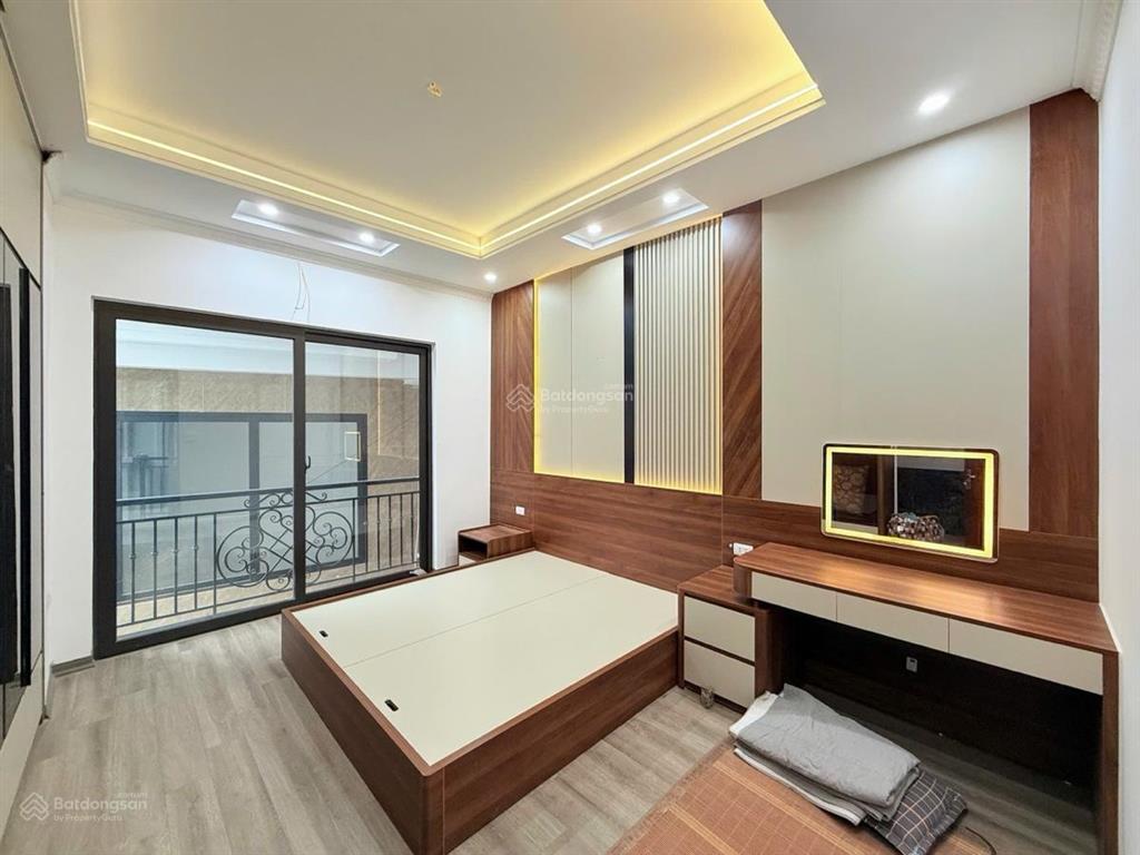 Ô tô đỗ cửa phố trần khát chân 48,8m2 x5t thang máy nhập khẩu 2 tháng kd sổ đỏ cc có tl bao qh