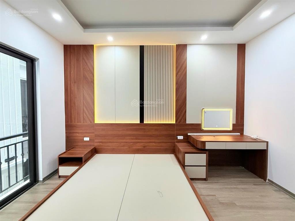 Ô tô đỗ cửa phố trần khát chân 48,8m2 x5t thang máy nhập khẩu 2 tháng kd sổ đỏ cc có tl bao qh