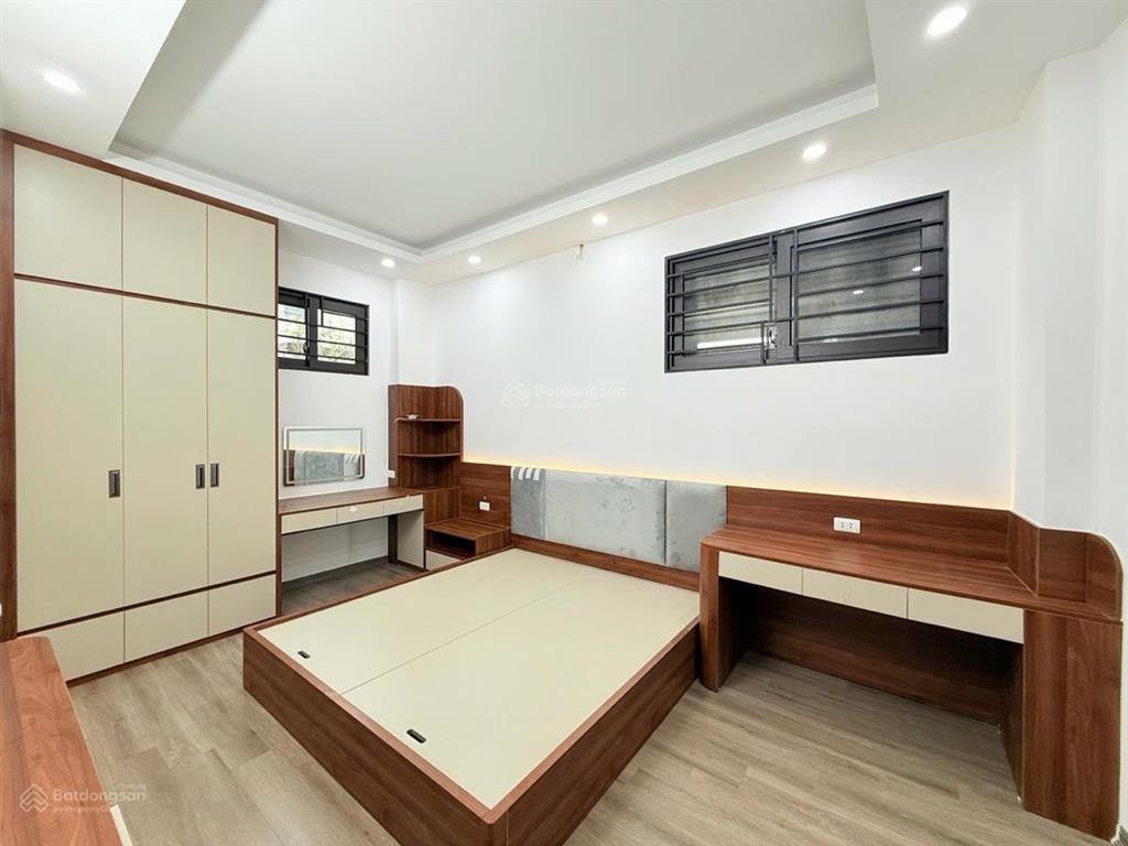Ô tô đỗ cửa phố trần khát chân 48,8m2 x5t thang máy nhập khẩu 2 tháng kd sổ đỏ cc có tl bao qh