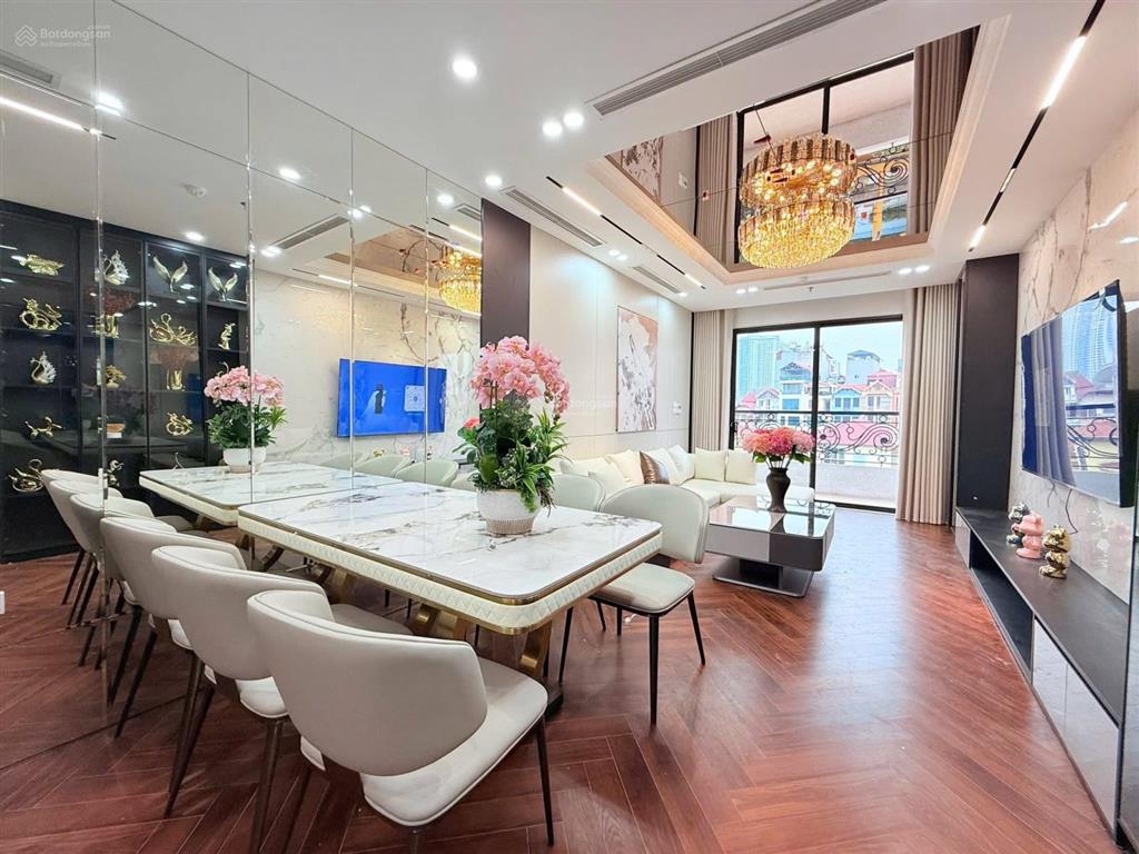 Ô tô đỗ cổng phố trần khát chân thang máy nhập khẩu 6 ngủ đủ công năng 50m2 x6t sổ cc có tl