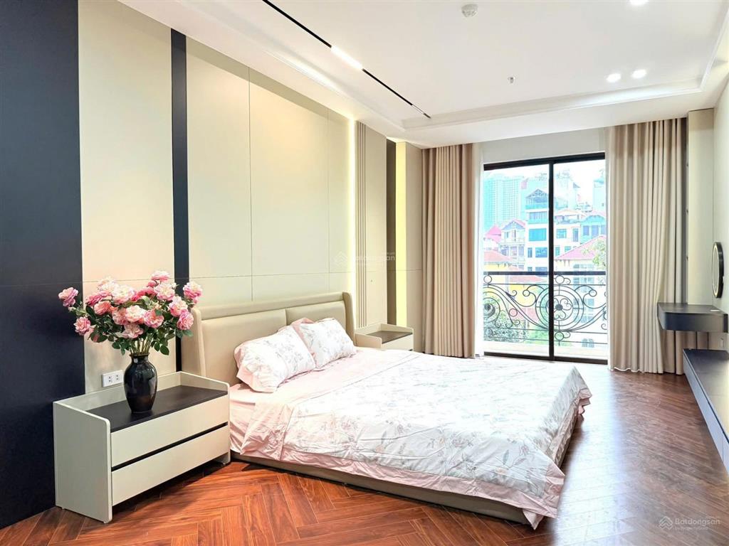 Ô tô đỗ cổng phố trần khát chân thang máy nhập khẩu 6 ngủ đủ công năng 50m2 x6t sổ cc có tl