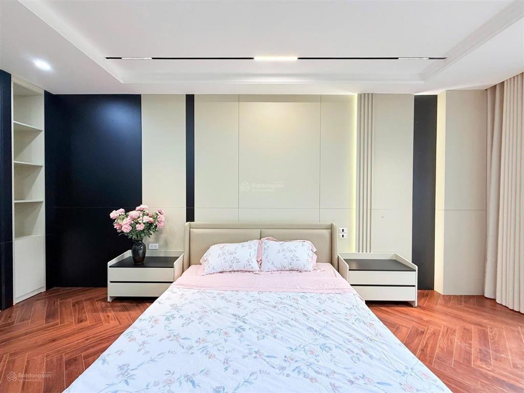 Ô tô đỗ cổng phố trần khát chân thang máy nhập khẩu 6 ngủ đủ công năng 50m2 x6t sổ cc có tl