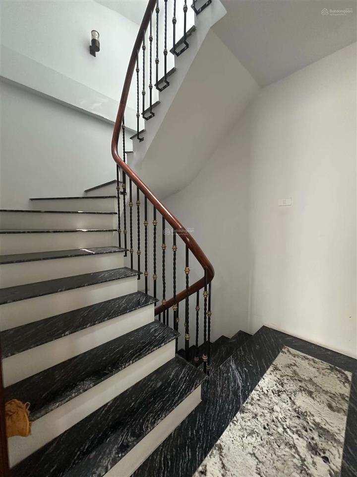 Bán nhà phố kim ngưu thông lạc trung, hai bà trưng, diện tích 40m2, giá 9.8 tỷ có tl bao qh