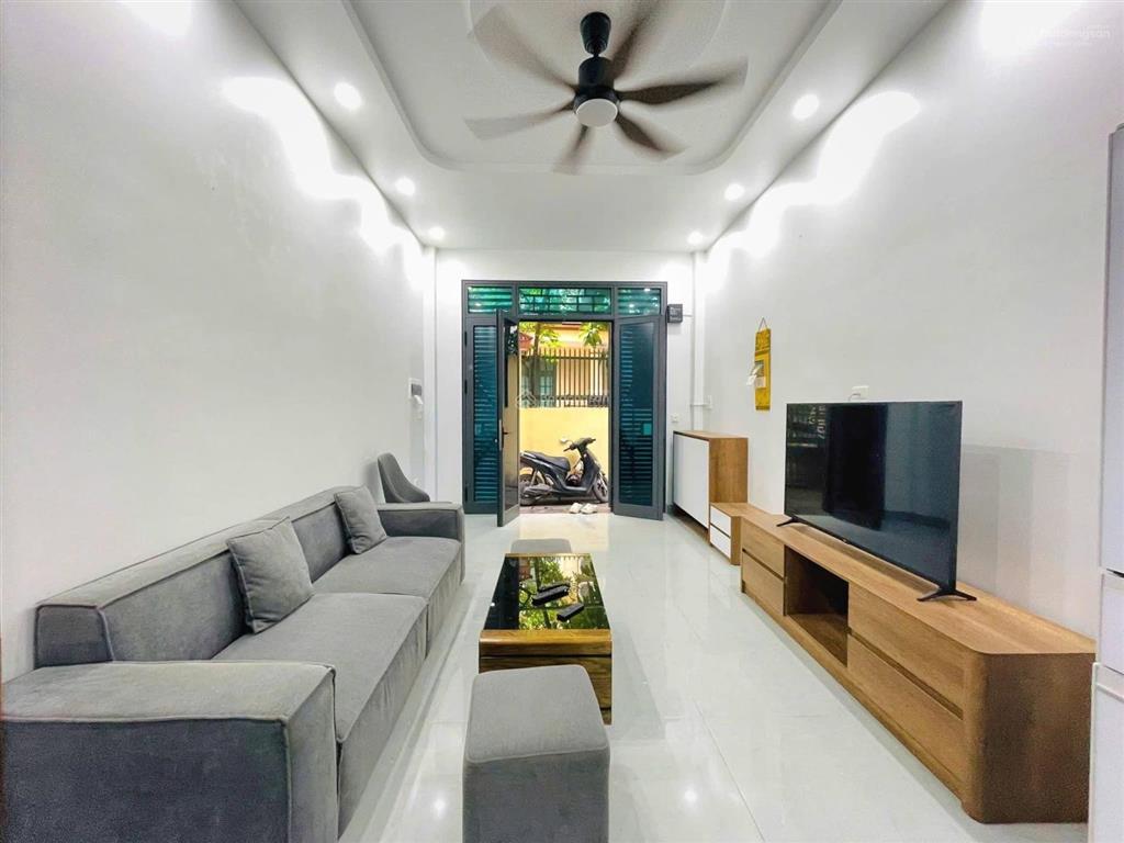 Sau nhà mặt phố giáp nhị 40m2 x5t giá 8 tỷ sổ cc có tl2, thoáng kinh doanh nhà đẹp dân xây bao qh