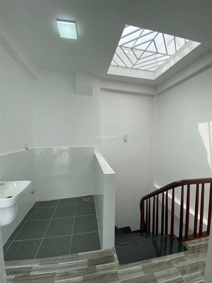 Gần ô tô phố giáp bát 38m2 x 5t giá nhỉnh 6 tỷ dân xây chắc chắn 2 thoáng ba gác phi sổ đỏ cc có tl