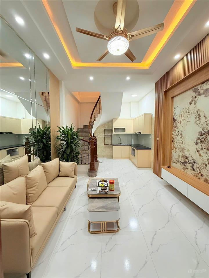 Ô tô đỗ cổng phố minh khai 2 thoáng dân xây 45m x6t giá 8.1 tỷ sổ đỏ cc có tl