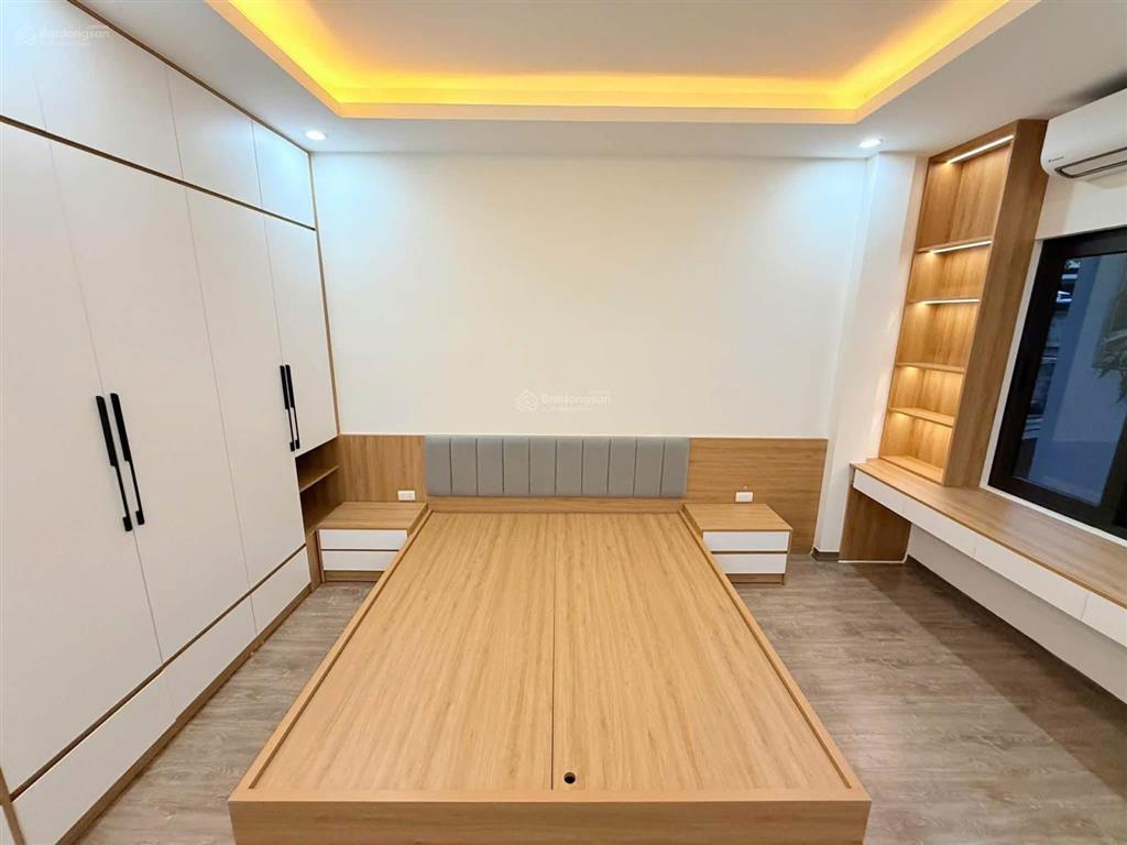 Ô tô đỗ cổng phố minh khai 2 thoáng dân xây 45m x6t giá 8.1 tỷ sổ đỏ cc có tl