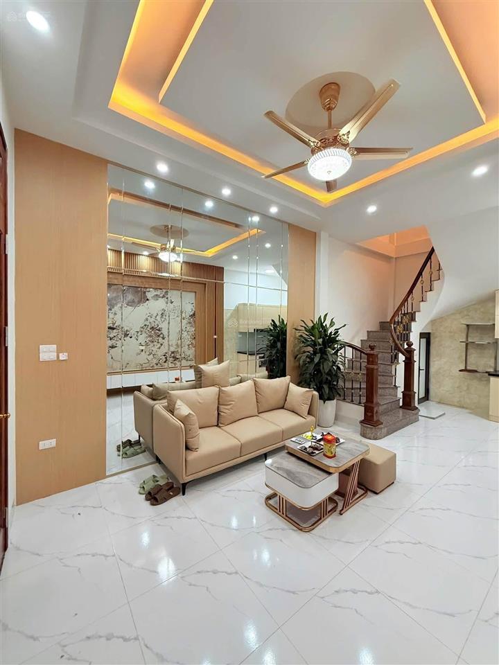 Ô tô đỗ cổng phố minh khai 2 thoáng dân xây 45m x6t giá 8.1 tỷ sổ đỏ cc có tl