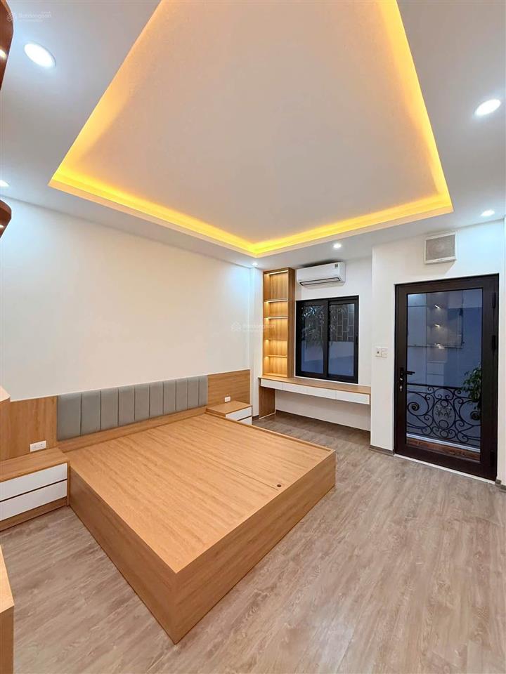 Ô tô đỗ cổng phố minh khai 2 thoáng dân xây 45m x6t giá 8.1 tỷ sổ đỏ cc có tl