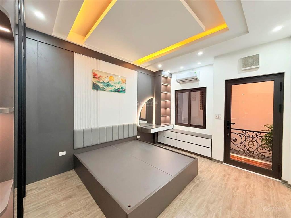 Ô tô đỗ cổng phố minh khai 2 thoáng dân xây 45m x6t giá 8.1 tỷ sổ đỏ cc có tl
