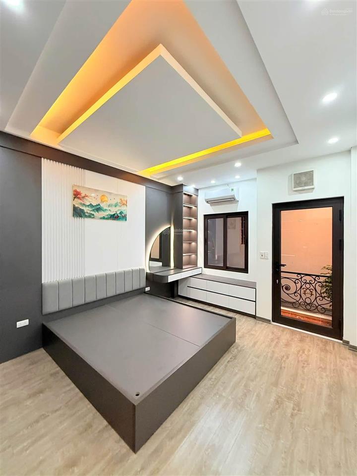Ô tô đỗ cổng phố minh khai 2 thoáng dân xây 45m x6t giá 8.1 tỷ sổ đỏ cc có tl