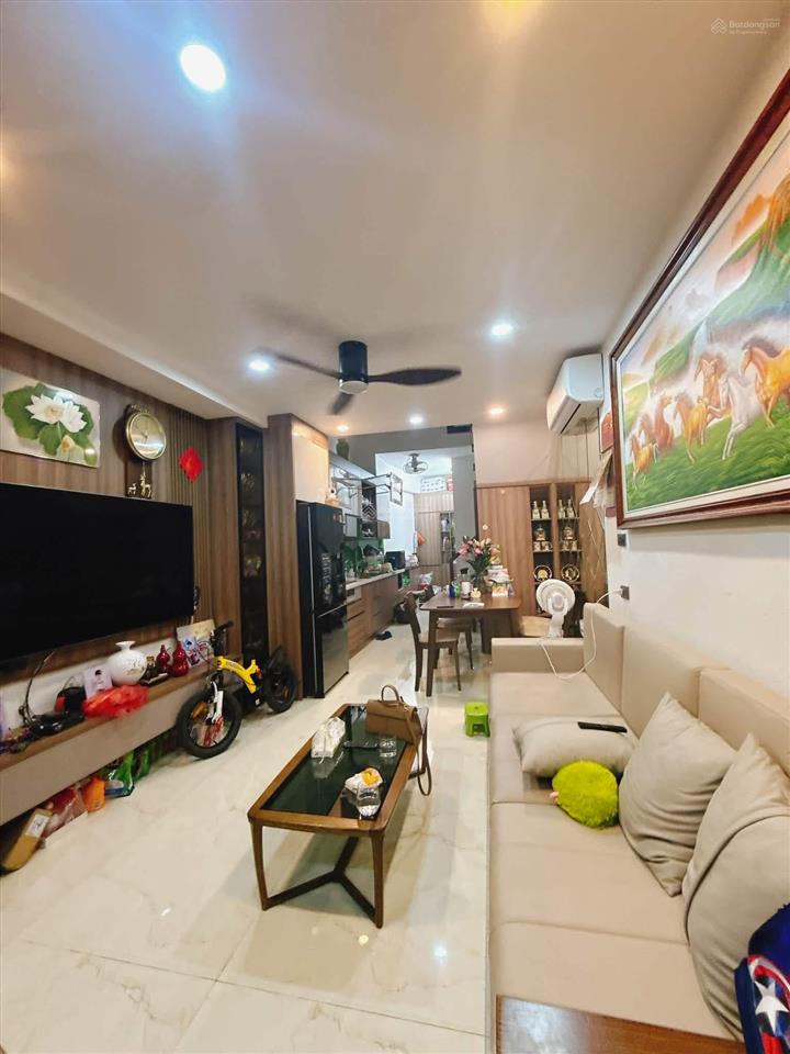 Gần ô tô phố kim ngưu 35m2 x 5t sổ vuông vắn lô góc 2 thoáng dân xây nhỉnh 6 tỷ có tl