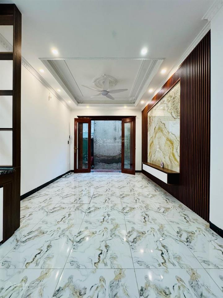 Ô tô đỗ phố lĩnh nam 40m2 x5t thang máy nhập khẩu 2 thoáng sổ cc có tl bao qh