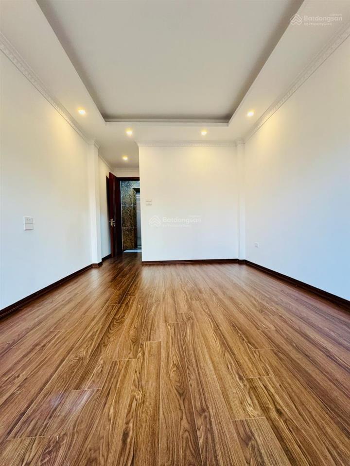 Ô tô đỗ phố lĩnh nam 40m2 x5t thang máy nhập khẩu 2 thoáng sổ cc có tl bao qh