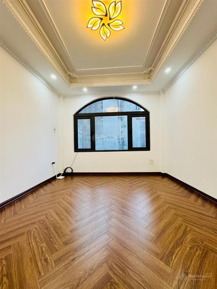 Ô tô đỗ phố lĩnh nam 40m2 x5t thang máy nhập khẩu 2 thoáng sổ cc có tl bao qh