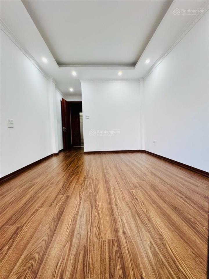 Ô tô đỗ phố lĩnh nam 40m2 x5t thang máy nhập khẩu 2 thoáng sổ cc có tl bao qh