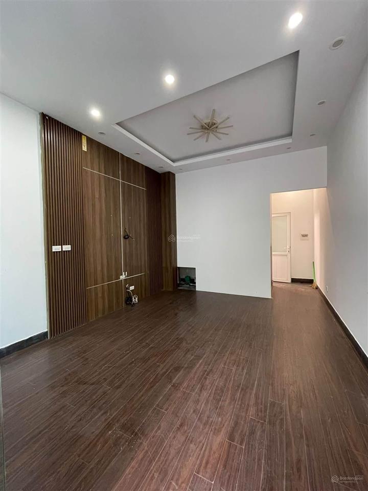 5m ra mặt đường hoàng mai 35m2 x4t giá 6.5 tỷ sổ cc có tl bao qh 2 thoáng dân xây