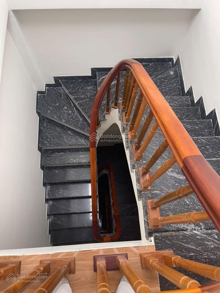 Ô tô đỗ phố nguyễn đức cảnh 30m2 x 5t giá nhỉnh 6 tỷ sổ cc 2 thoáng có tl