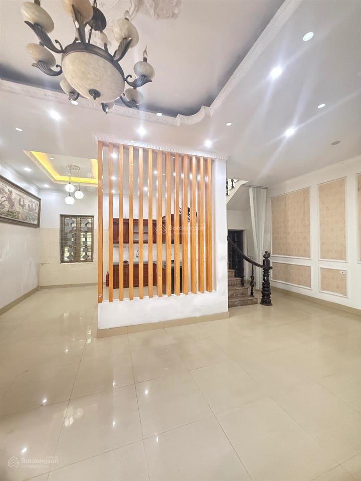 Ô tô đỗ cổng phố minh khai 40m2 x5t 2 thoáng dân xây thoáng mát ở ngay full nội thất giá 8 tỷ sổ cc