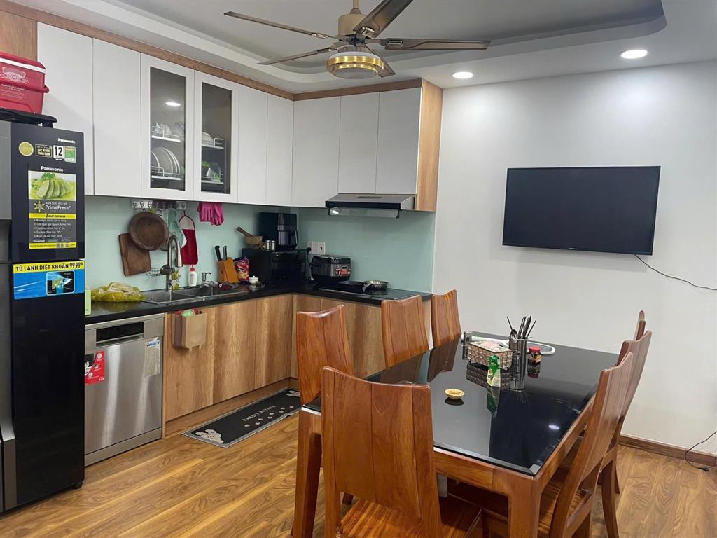 Nhà 5 tầng mới xây, 4x14m mặt tiền bàu cát 2. đoạn đẹp nhất khu bàu cát. 14.5 tỷ thương lượng