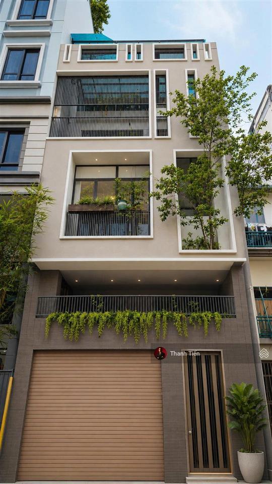 Bán tòa nhà hầm + 5 tầng thang máy (5,5x16m) mặt tiền ngay thăng long  cộng hòa. cách sân bay 500m