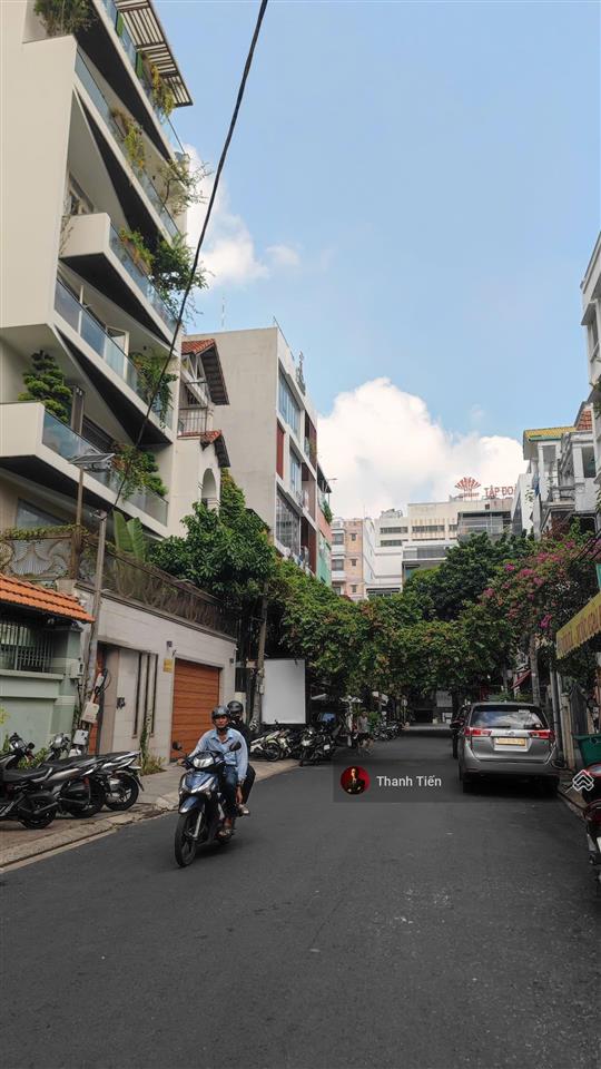 Mặt tiền đường 2 chiều. bán biệt thự sân vườn (11x15m). 156m2. khu vip gần sân bay tsn