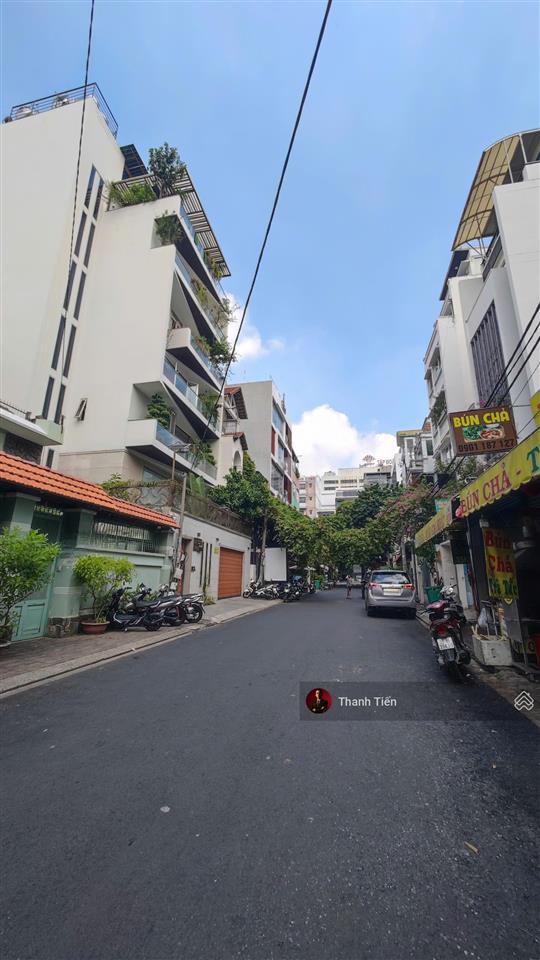 Mặt tiền đường 2 chiều. bán biệt thự sân vườn (11x15m). 156m2. khu vip gần sân bay tsn