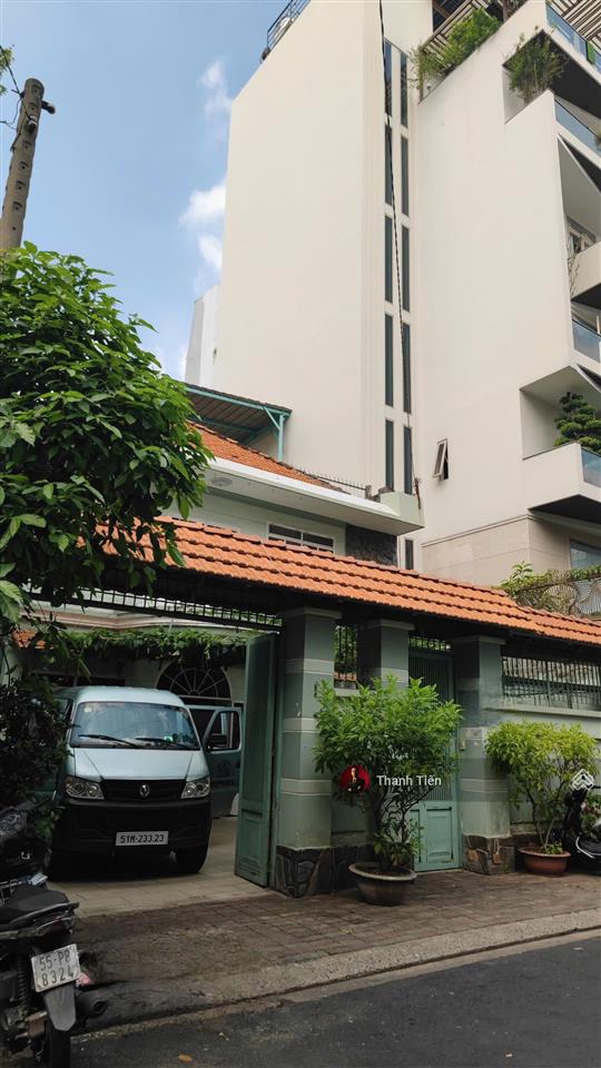Mặt tiền đường 2 chiều. bán biệt thự sân vườn (11x15m). 156m2. khu vip gần sân bay tsn