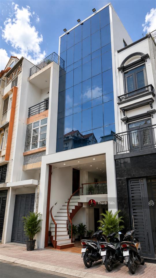 Bán tòa nhà văn phòng 5 tầng thang máy. 99,5m2. sát mặt tiền cộng hòa, đối diện etown  chỉ 24 tỷ