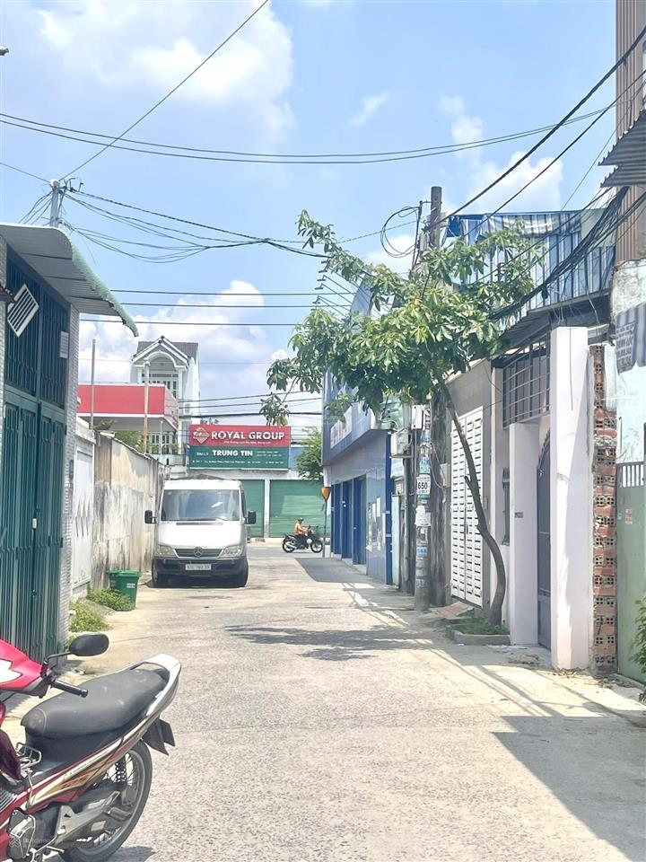 Bán nhà 2 tầng 1 sẹc tô ký còn mới vào ở ngay  hẻm xe tải thông  72m2 (4x18.5) giá chỉ 4.9 tỷ