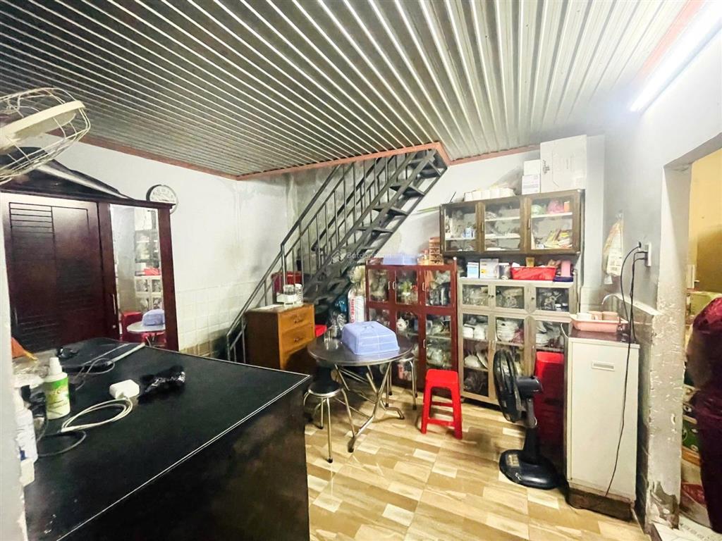 Bán nhà 1 sẹc tô ký  mặt tiền kinh doanh đường xe tải 6m  hơn 100m2 chỉ 4,5 tỷ