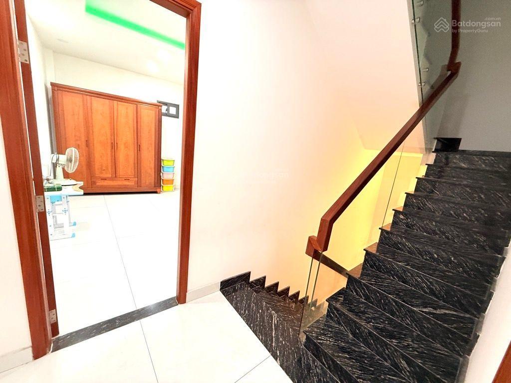 Nhà 5 tầng mặt tiền đường thạnh lộc 54 phường thạnh lộc, q12, dt 50m2 (5mx10m), đường 8m giá 6tỷ