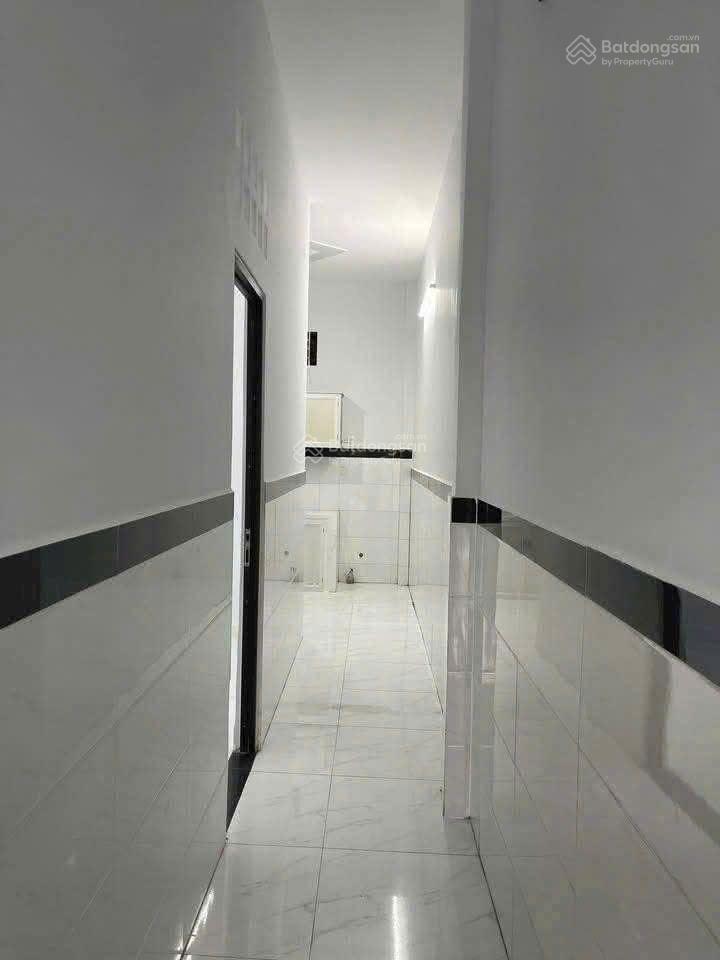 Bán nhà cấp 4 hẻm đường song hành, trứng chánh.3,550 tỷ.  0832 369 ***