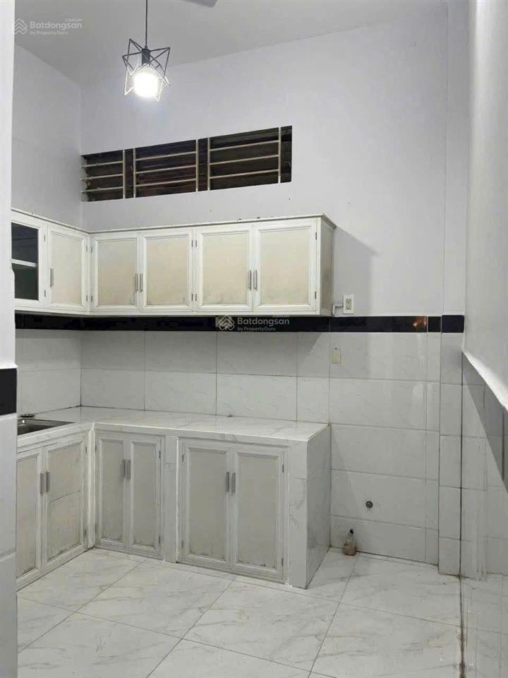 Bán nhà cấp 4 hẻm đường song hành, trứng chánh.3,550 tỷ.  0832 369 ***