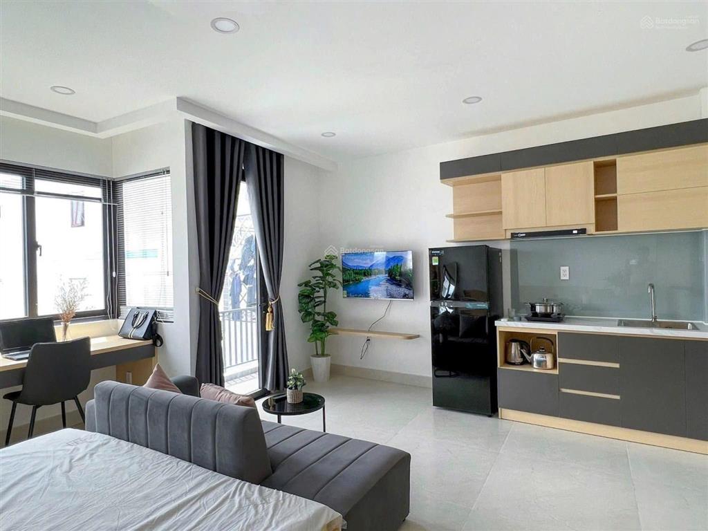 Studio ban công luxury tone trắng xám, giá rẻ, đi bộ ra quận 1, cầu thị nghè. gần quận 2, metro.
